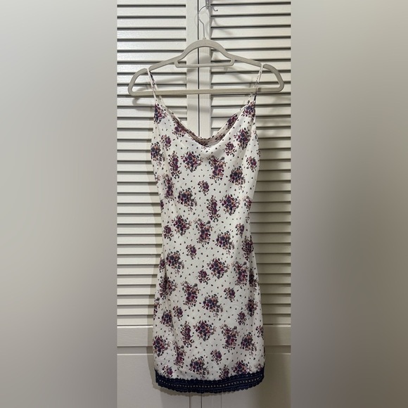 Skies Are Blue Dresses & Skirts - Skies Are Blue Floral Lace Trim Dress Cami Mini